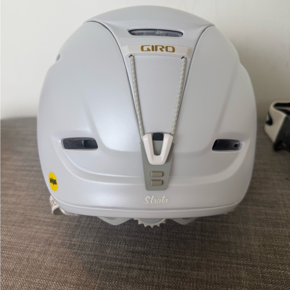 Giro Matte White Womens Ski/Snowboard Helmet - Picture 3 of 5